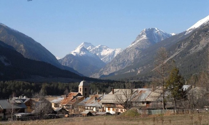 Montgenevre Apartment | beautiful apartment labeled in a village house LES ALBERTS MONTGENEVRE