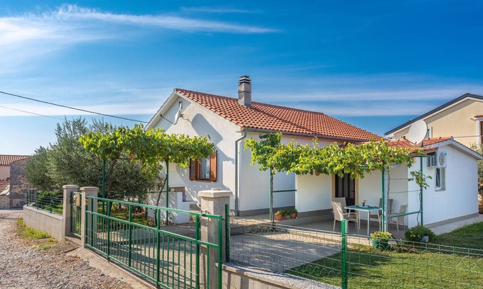 Milohnici Apartment | Beautiful apartment in Linardici