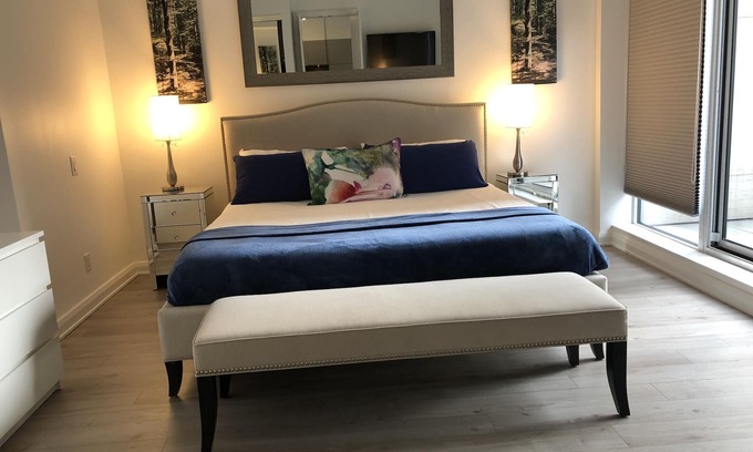 Bloor-Yorkville Condo | Beautiful Apartment in the Heart of Yorkville