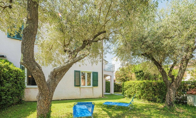 Ameglia House | Beautiful apartment in villa for 5 people with WIFI, TV, patio and pets allowed, close to La Spe.