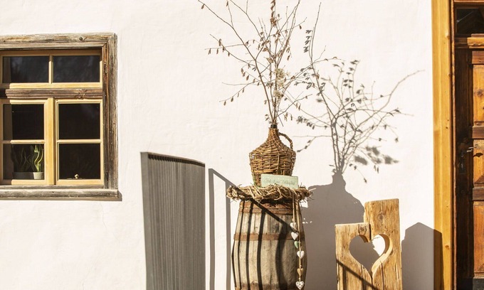 Kauns Villa | Beautiful apartment in villa for 3 guests with WIFI and patio