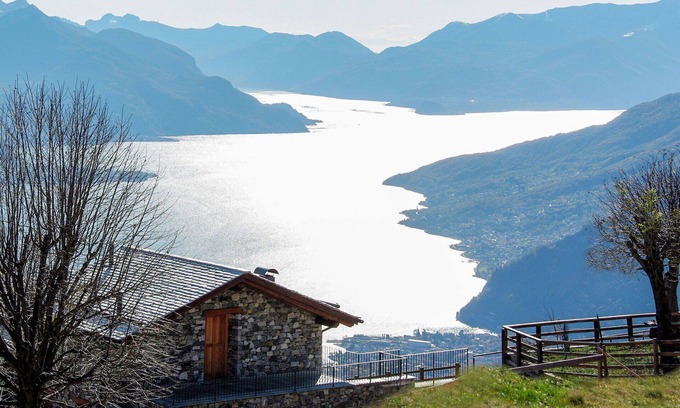 Peglio House | Beautiful apartment in villa for 6 guests with WIFI, TV and patio