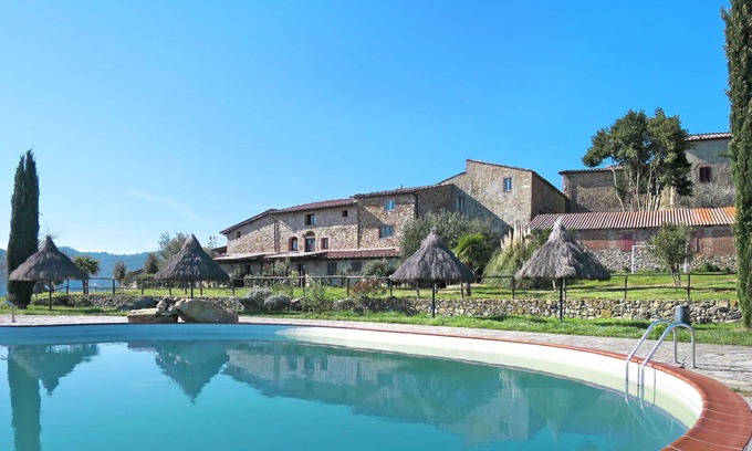 Santo Villa | Beautiful apartment in villa for 4 guests with pool, patio, pets allowed and panoramic view