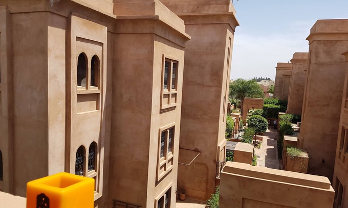 Targa Apartment | Beautiful apartment with 3 facades and greenery, well-appointed secure with a swimming pool