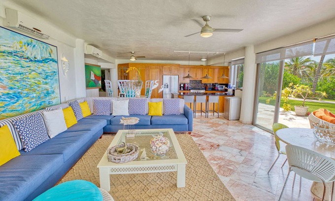 Flamingos Apartment | Beautiful BeachFront Condo | 2 BR & Studio