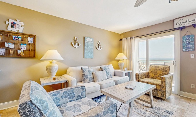 Fort Walton Beach Condo | Beautiful beachfront condo w/million-dollar views, shared pool, beach access