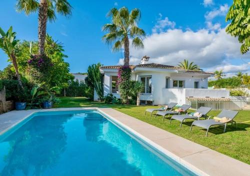 Urbanizacion Marbessa Villa | Beautiful beach villa Marbella