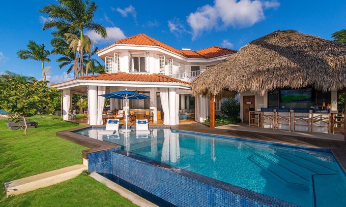 Lagoons Villa | Beautiful Beachfront Villa in a Gated Community, Private Pool/Bar, Fully Staffed