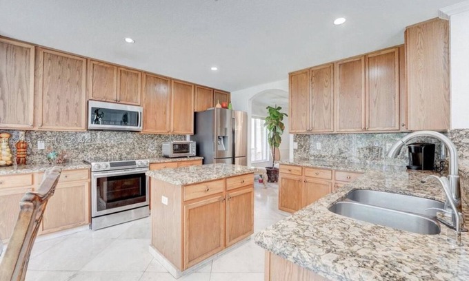 Miramar Bed & Breakfast | Beautiful Bedroom Prestigios Silver Fall Miramar, 10 min to Hard Rock Stadium