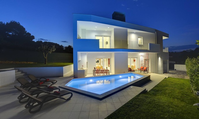 Pula House | Beautiful brand new villa * with heated swimming pool, summer kitchen, WiFi, grill