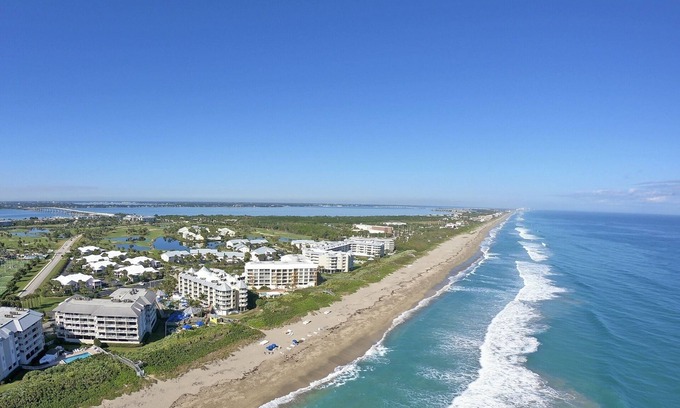 Stuart Condo | Beautiful bright, updated 2 bedroom, 2 bath oceanfront condo spectacular views!