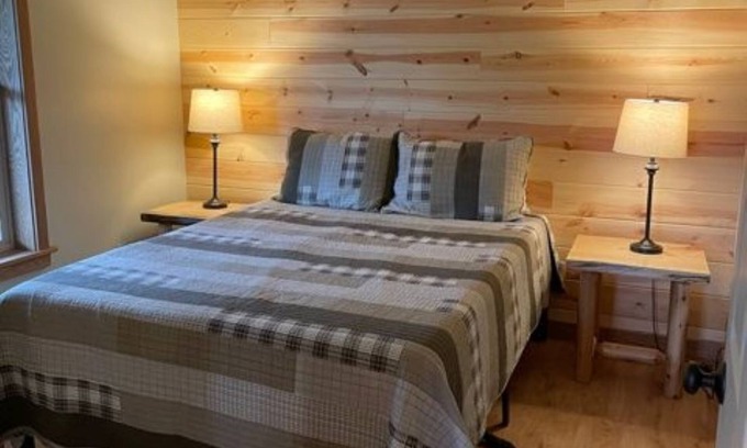 James Creek Cabin | Beautiful Cabin 1 Mile from the Boat Launch and Close to Many Others!