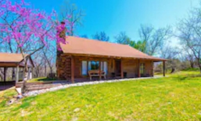 Edmond Cabin | Beautiful Cabin 3 miles from Lazy E