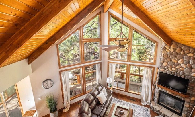 Munds Park Cabin | Beautiful Cabin in the Woods for 10 guests!