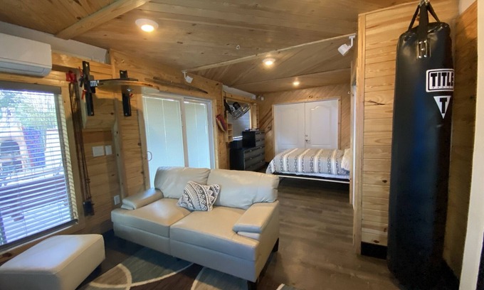 Royal Palms House | Beautiful Cabin Style Studio Surrounded By Nature