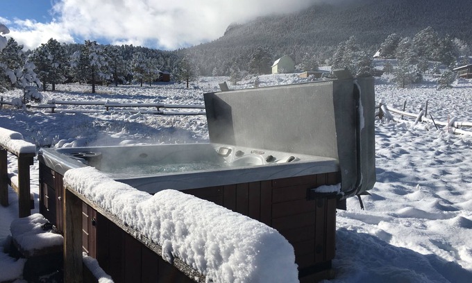 Estes Park Cabin | Beautiful Cabin w/Hot Tub - Just Minutes Away from Estes Park and RMNP!