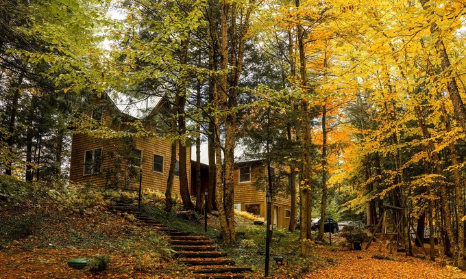 Jay Ski Chalet | Beautiful Cedar Chalet Overlooking Jay Branch