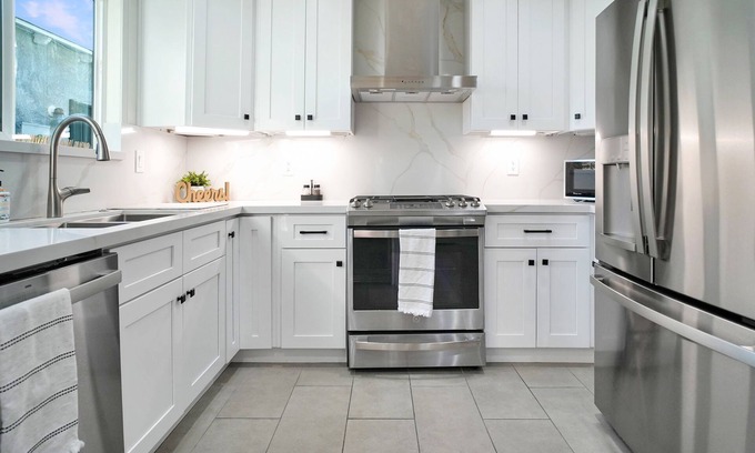Baldwin Park House | Beautiful & Centrally Located close to everything 3- bedroom home, AC, WiFi