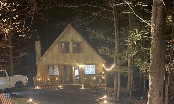 Hamlin Ski Chalet | BEAUTIFUL CHALET IN THE HIDEOUT mins away from the marina