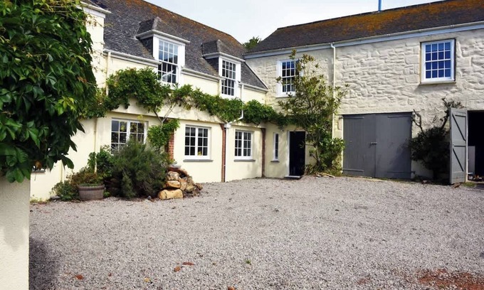 Perranuthnoe House | Beautiful Churchtown House Annex
