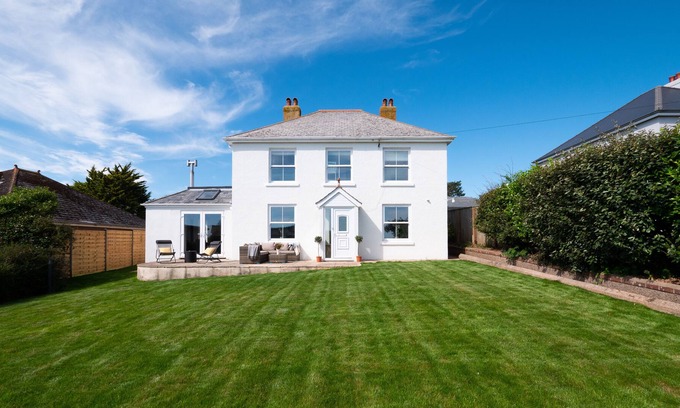 Thurlestone House | Beautiful Coastal House, 10 min walk to the beaches & SW Coast Path