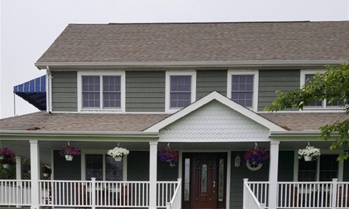Jamesport House | Beautiful Colonial Mint Condition Summer House Walking Distance to Beach