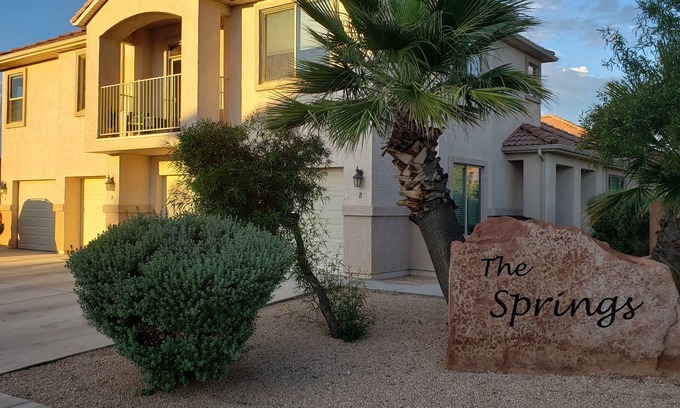Mesquite Condo | Beautiful Condo w/balcony and an additional game room, swimming pool and more!