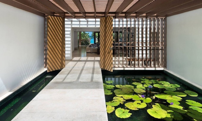 Gibbs Bay Villa | Beautiful Contemporary Beachfront House On Gibbs Beach