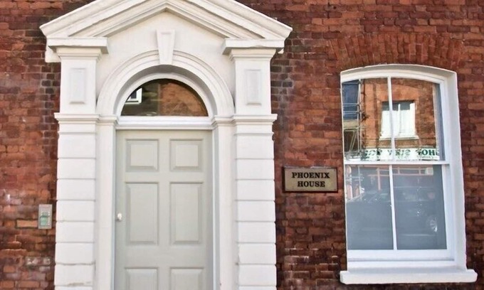 Newbury Apartment | Beautiful conversion in a Grade II listed building (FPHX)