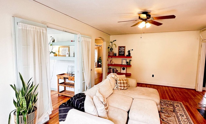 Pendleton King House | Beautiful cottage style home! 4 miles from the Augusta National!