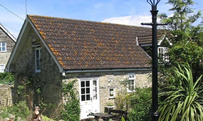 Axminster Cottage | Beautiful country cottage with loads of charm and original features. Sleeps 2 in one double bedroom
