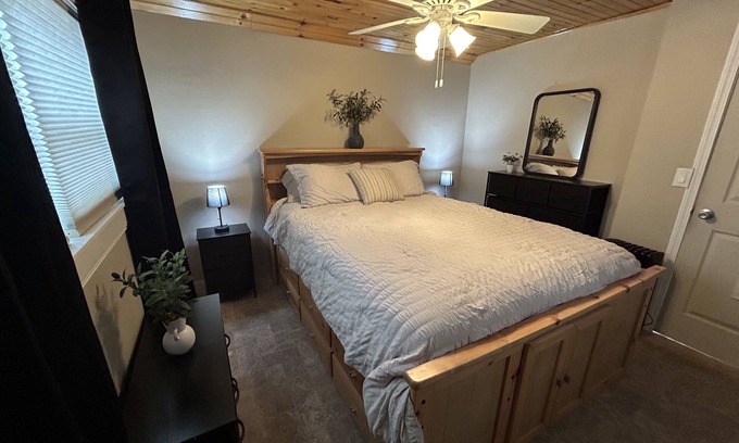 Brantingham House | Beautiful, cozy 2 bedroom house on Brantingham Lake!