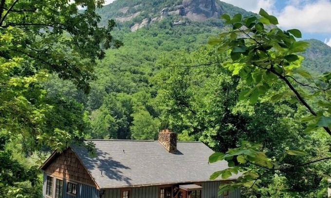 Chimney Rock Cabin | Beautiful cozy Cabin with an amazing view of Chimney Rock