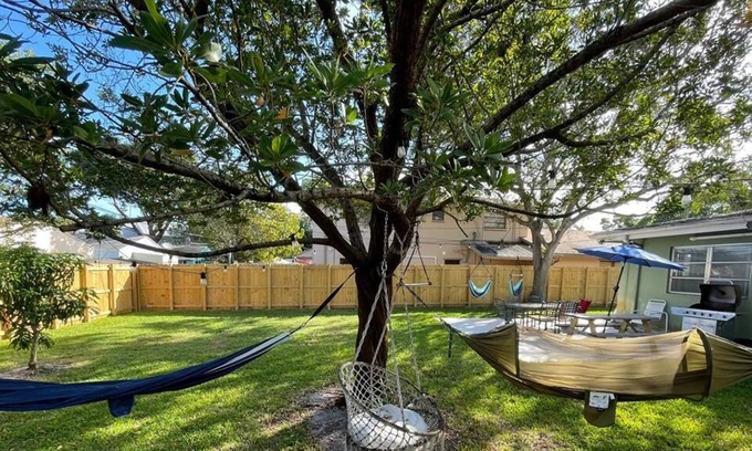 Citrus Isles House | Beautiful downtown apartment. Close to beach and Airport.