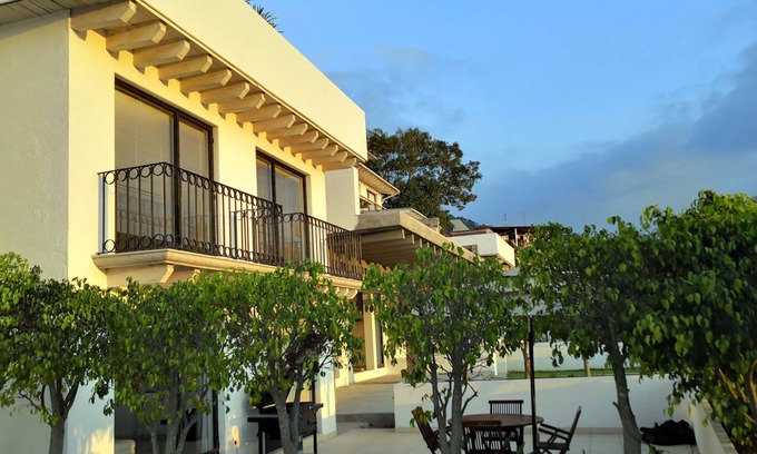 El Calvario Villa | Beautiful Downtown Villa with Excellent Location!
