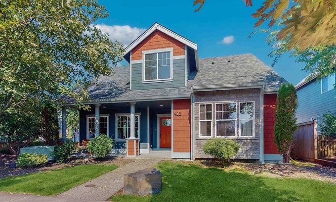 Enumclaw House | Beautiful Enumclaw home near downtown with yard, grill, gas fireplace, & A/C