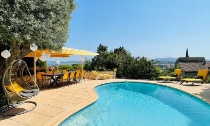 Ollioules House | Beautiful family home with sea view