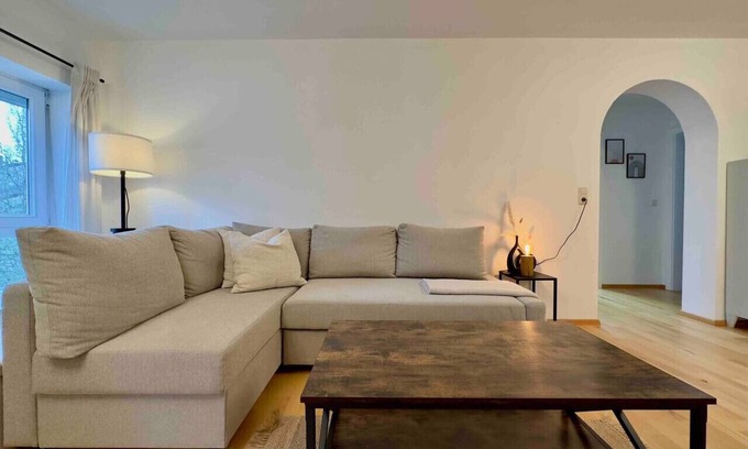Deggendorf Apartment | Beautiful flat with parking and kitchen for 4