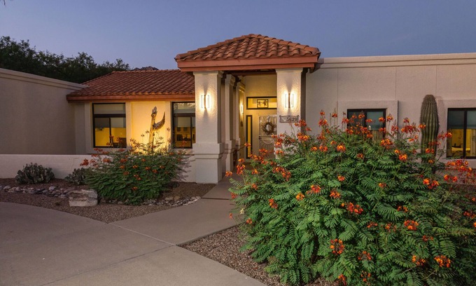 Tucson House | Beautiful Foothills Home, Near Sabino Canyon, Mountain views, Handicap friendly.