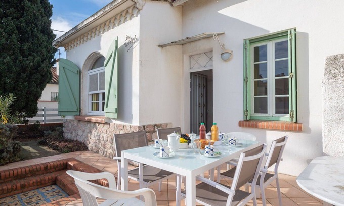 Le Grand Large House | Beautiful private villa for 6 guests with A/C, WIFI, TV and pets allowed