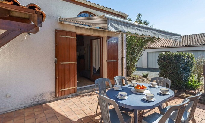 Meschers-sur-Gironde House | Beautiful villa for 5 people with WIFI, TV, terrace and pets allowed