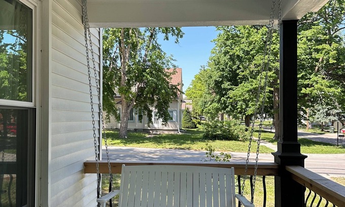 Wahoo House | Beautiful Fully Renovated Charming 3-bedroom house in pleasant Wahoo, NE