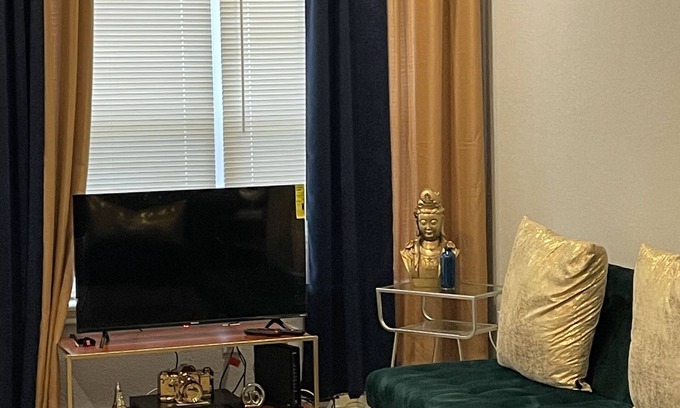 Northside House | Beautiful Gated private home