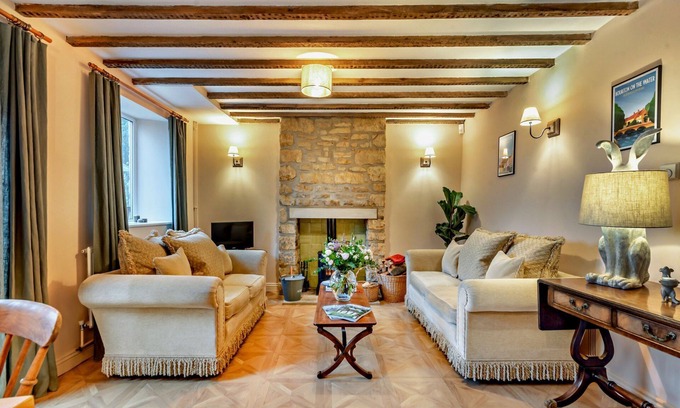 Bourton-on-the-Water Cottage | Beautifully presented holiday cottage in the Cotswolds - Holly Cottage