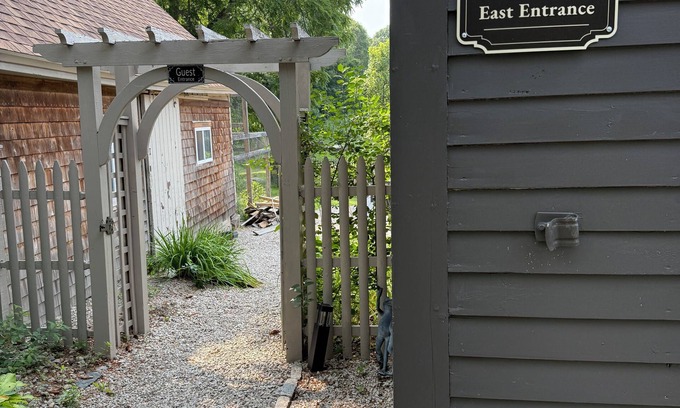 South Berwick House | Beautiful Guest House in Picturesque South Berwick - 420 Friendly