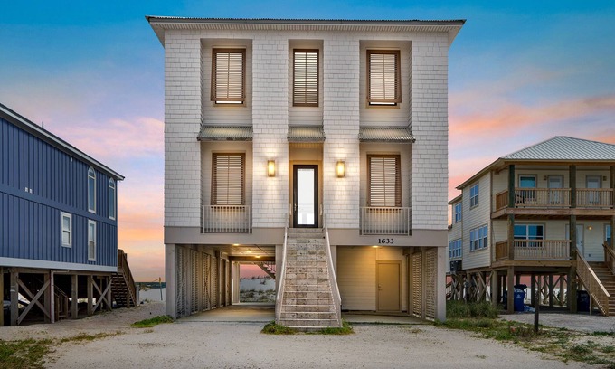 Gulf Shores House | Beautiful Gulf Front Beach House - 7 Bedrooms, 6 Bathrooms