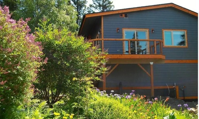 Rabbit Creek Apartment | Beautiful Hillside-Guest House