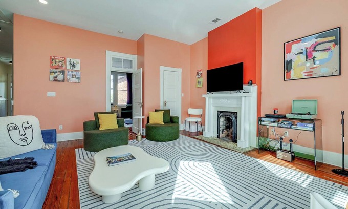 Historic Downtown Savannah House | Beautiful Historic Home close to Downton/Forsyth park/Restaurants/Riverwalk