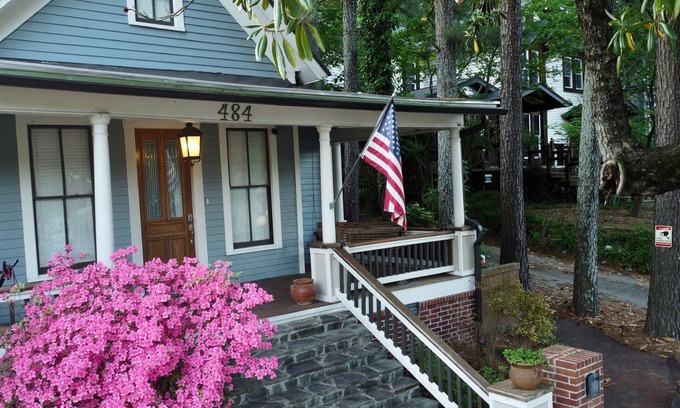 Hot Springs House | Beautiful Historic Home near Downtown Hot Springs!