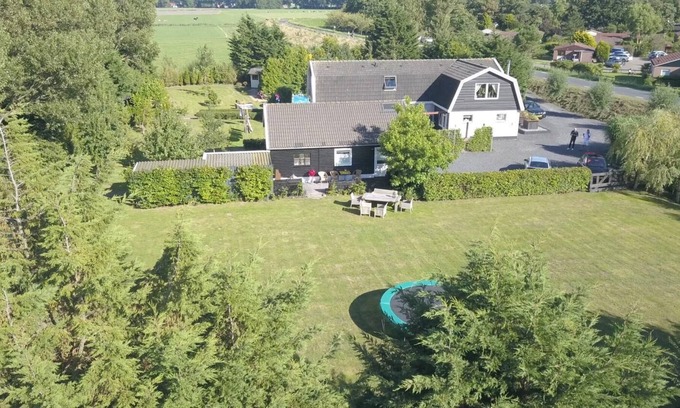 Warmenhuizen House | Beautiful holiday home with unobstructed view located on the Westriesedijk